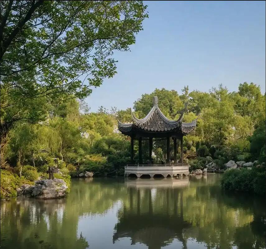 重庆南岸倾城餐饮有限公司