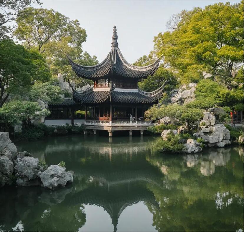 重庆南岸倾城餐饮有限公司